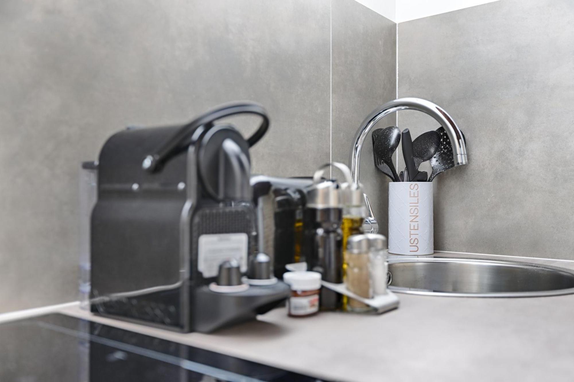Mykeypers - Lovely Studio With Jacuzzi Paris Bagian luar foto