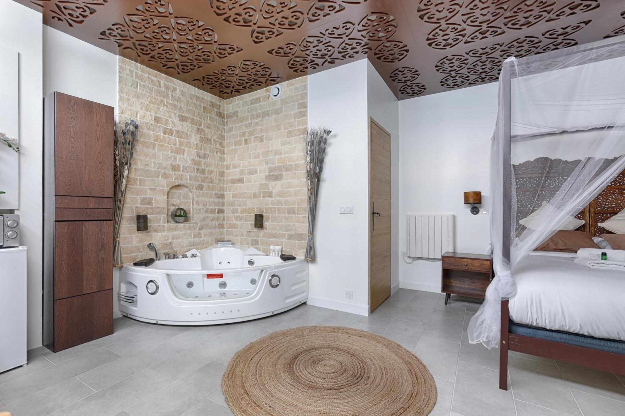 Mykeypers - Lovely Studio With Jacuzzi Paris Bagian luar foto