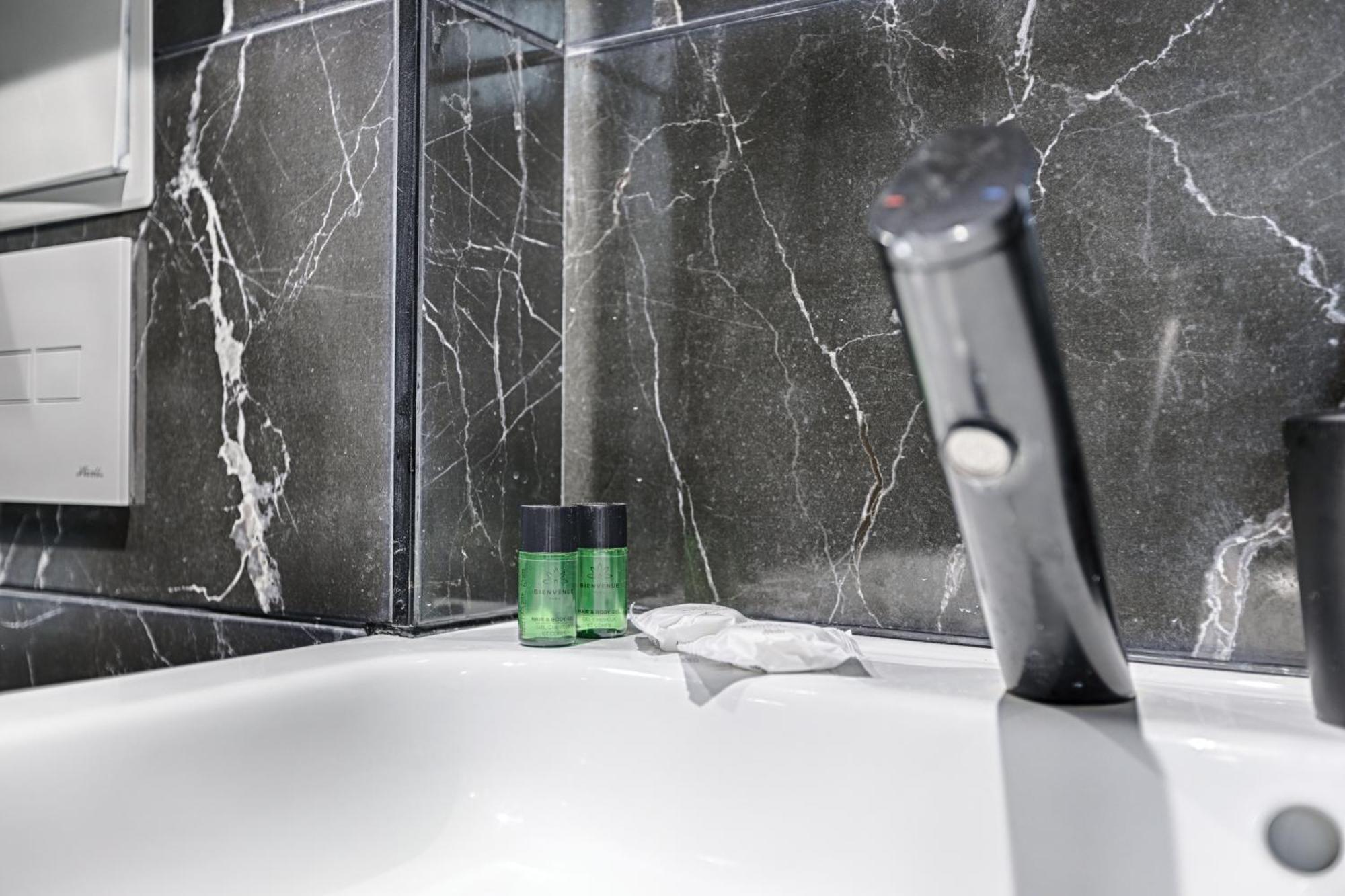 Mykeypers - Lovely Studio With Jacuzzi Paris Bagian luar foto