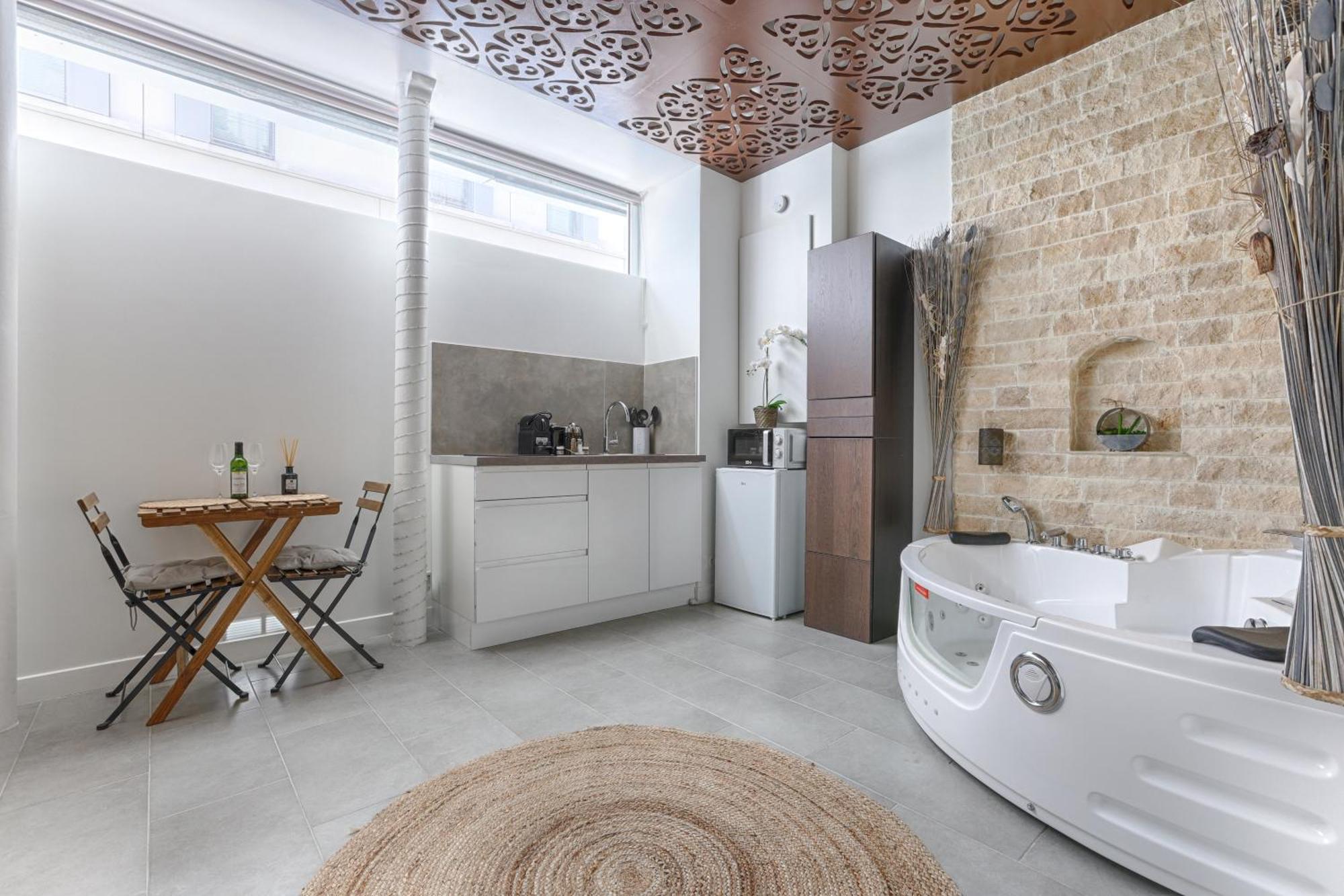 Mykeypers - Lovely Studio With Jacuzzi Paris Bagian luar foto