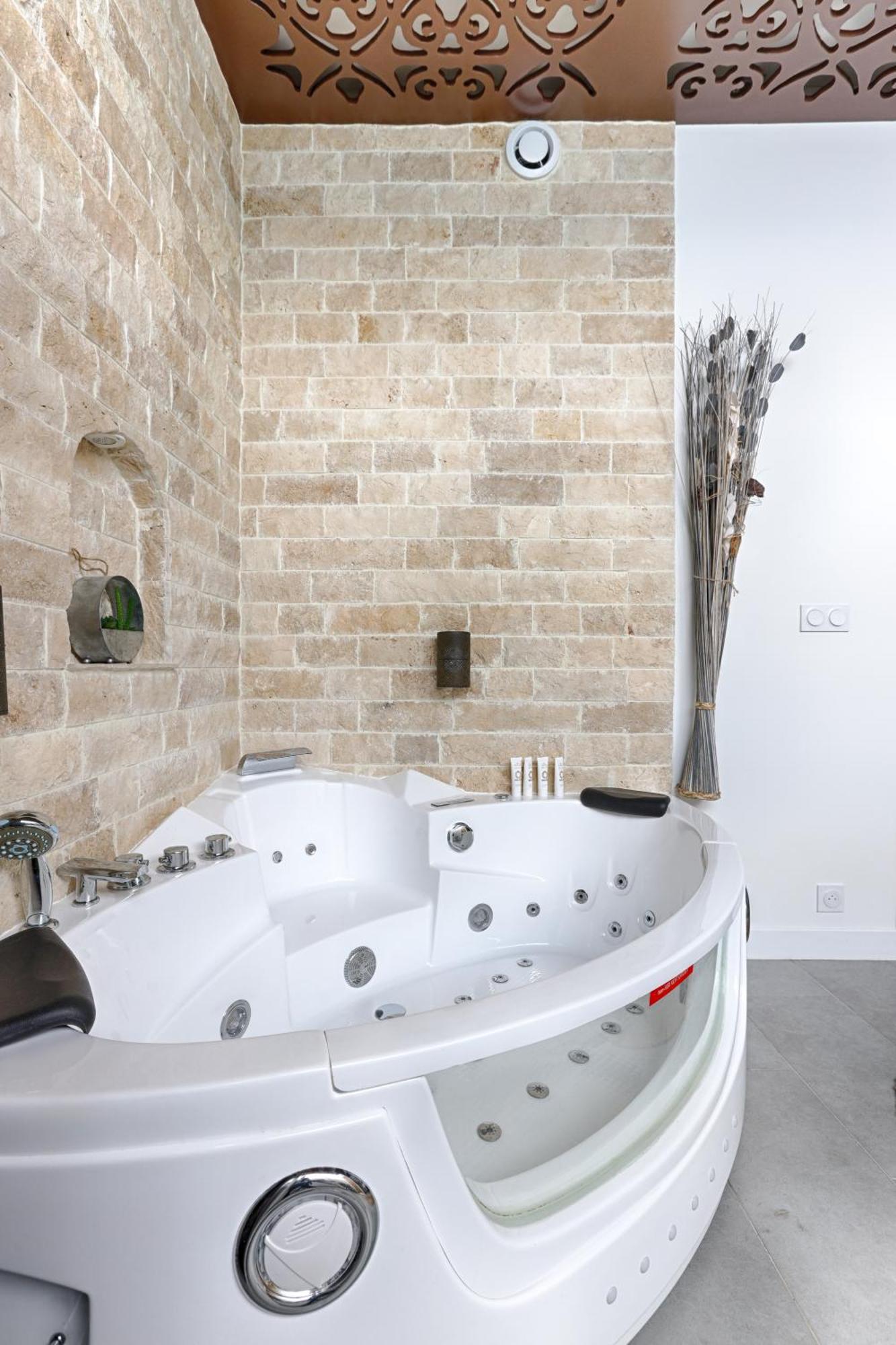 Mykeypers - Lovely Studio With Jacuzzi Paris Bagian luar foto